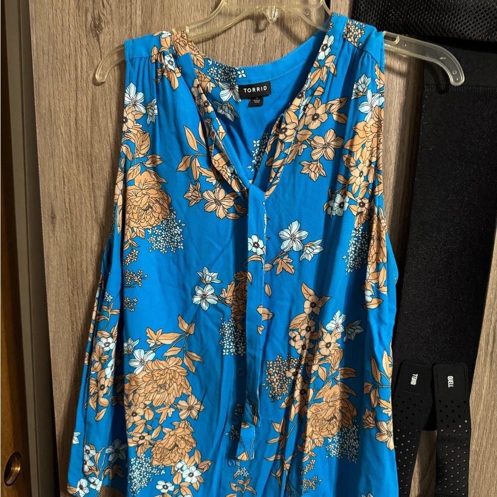 Torrid Women's Blue Floral Top